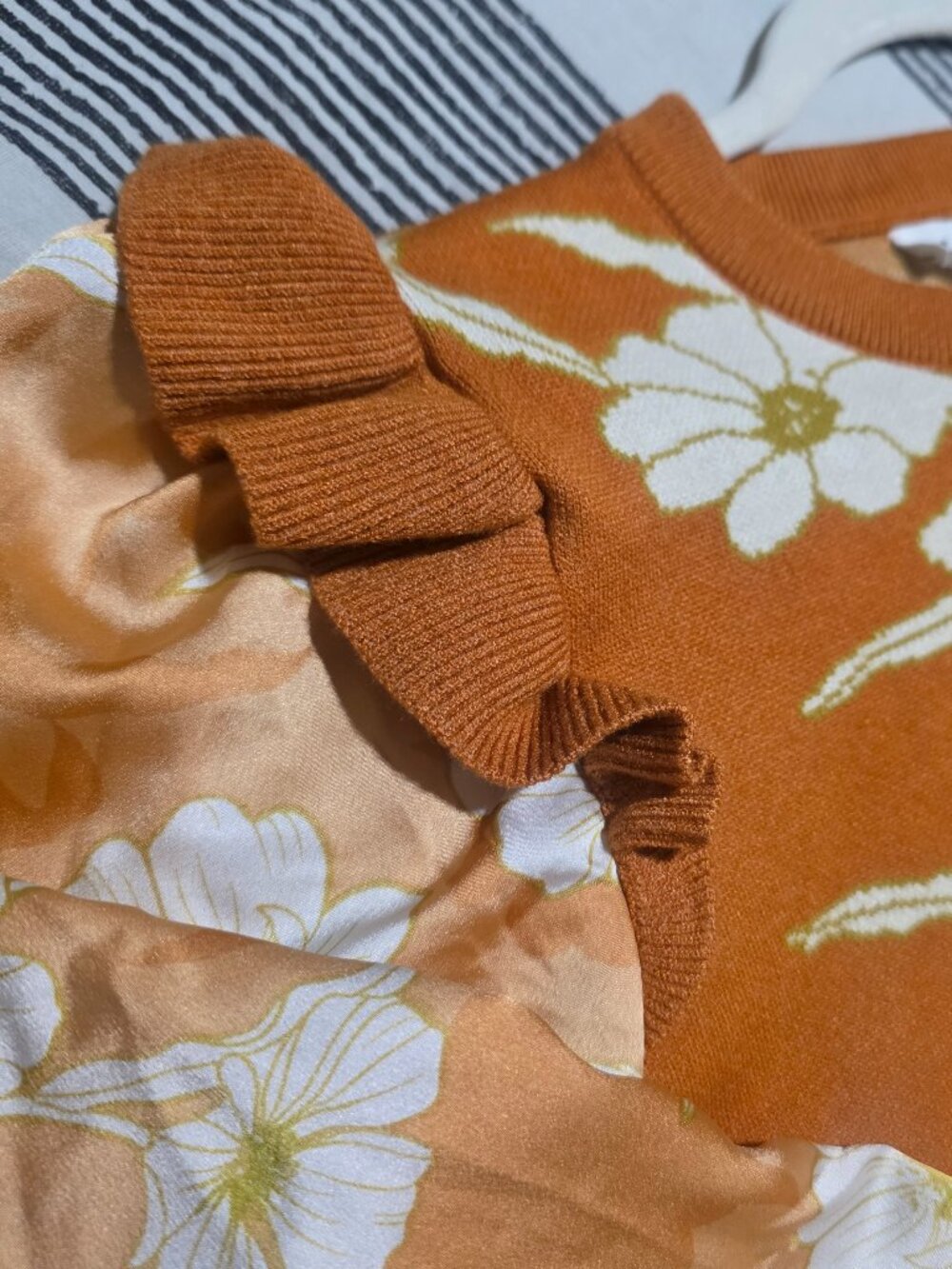 & Merci (EN MERCI) Floral Mixed Media Sweater - Picture 2 of 2